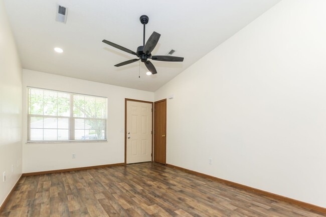 Photo - Check out this 3 bed 1.5 bath single family home in Springfield!