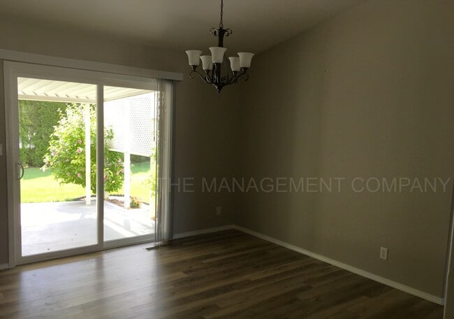 Photo - 1671 Atlantic St