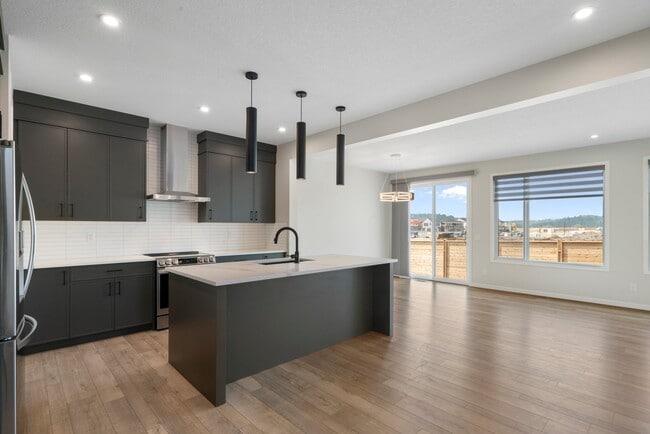 Building Photo - 47 Royston Way NW