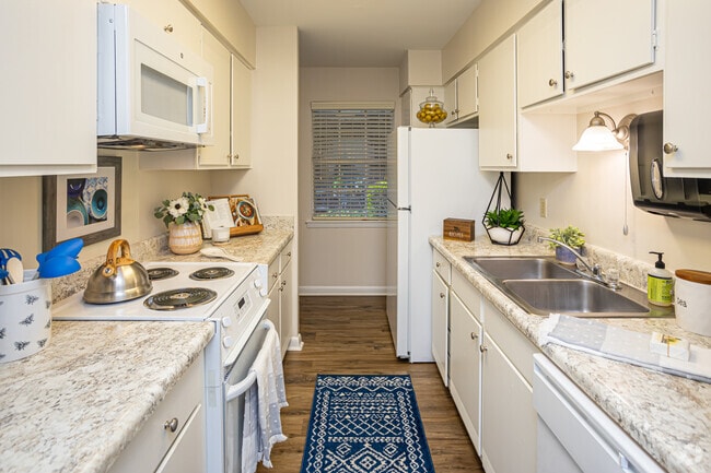 3BR, 2BA - 1,525SF