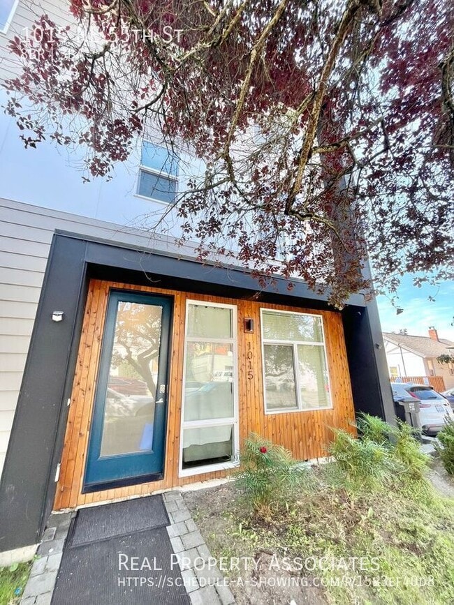 Photo - 1015 NE 55th St