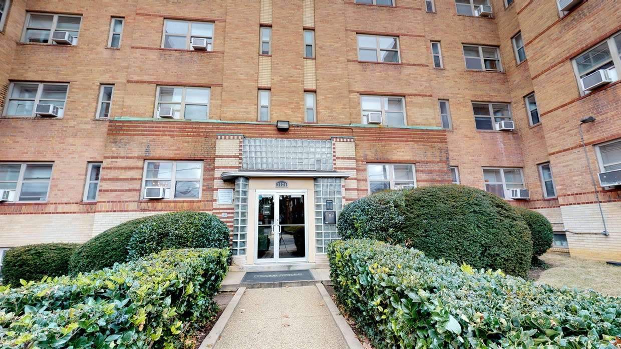 Photo - Macomb Gardens Apartments