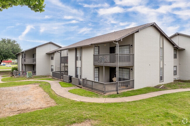 Building Photo - Woodlands of Plano