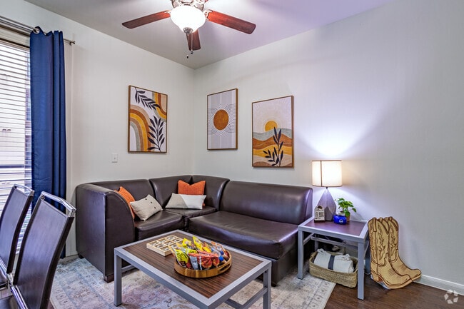 Studio, 1BA - 538SF - Living Area
