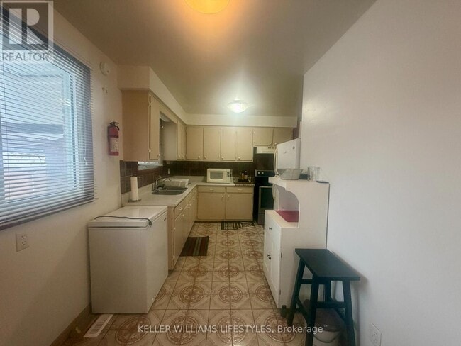 Photo - 156 Paperbirch Crescent