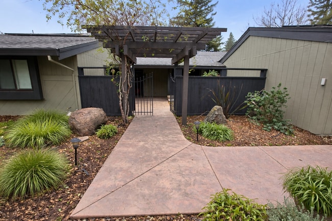 Photo - 1118 Marina Cir