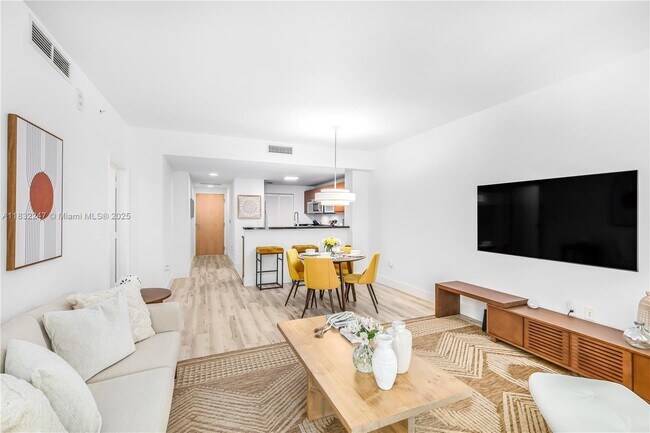 Photo - 253 NE 2nd St Unidad 1606