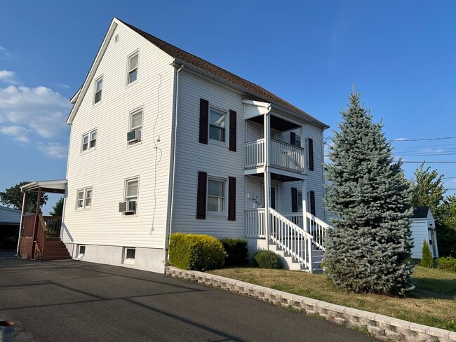 Photo - 144 Newington Ave