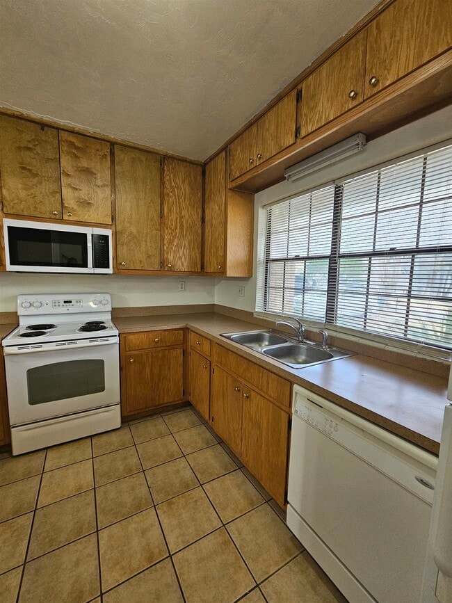 Photo - 1824 Larette Dr