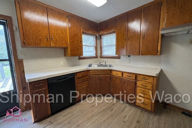 Photo - 1106 N 60th St