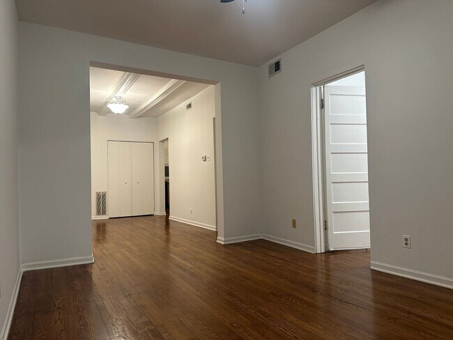 Photo - Beautiful 1 Bed Apartment in North Center/ Ravenswood Area Available September 1st Unit 1750 - 1
