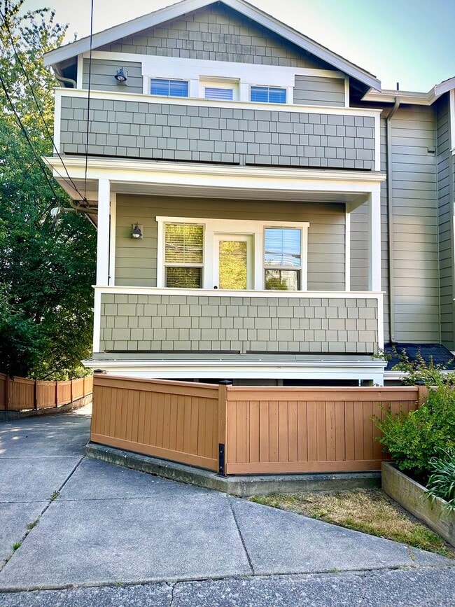 West Seattle Townhouse, Location Location ... - West Seattle Townhouse, Location Location ...