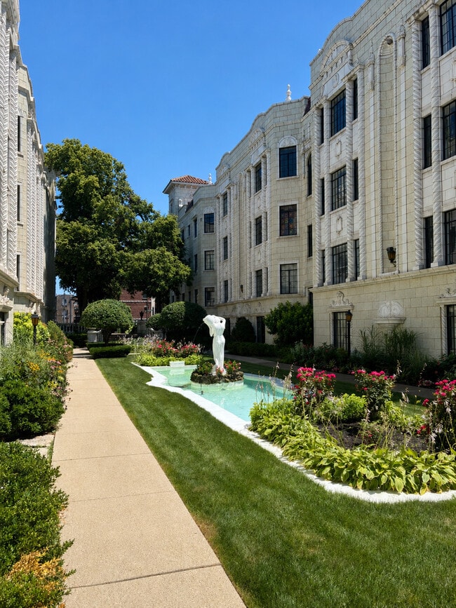 Photo - 7348 N Ridge Blvd Unit 13B
