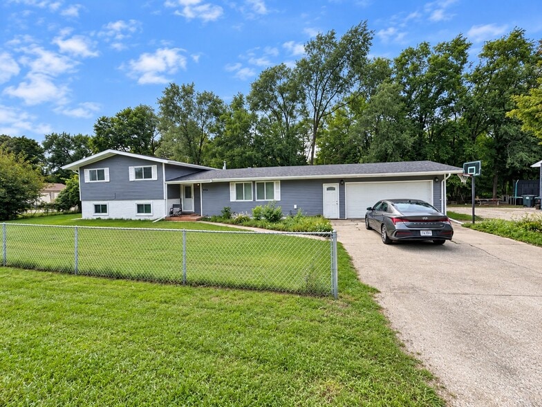 905 Bishop Ave