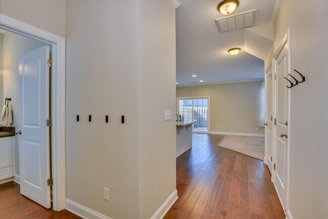 Photo - 3 Bedroom 2.5 Bath in Canterbury Farms!