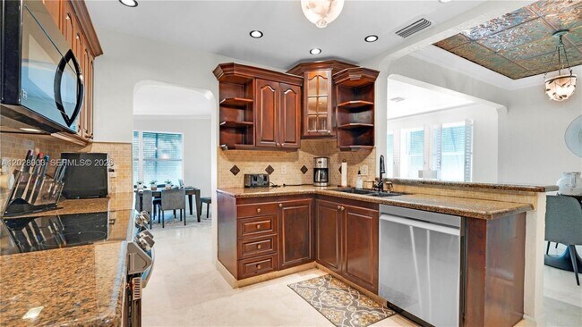 Photo - 623 NE 17th Way
