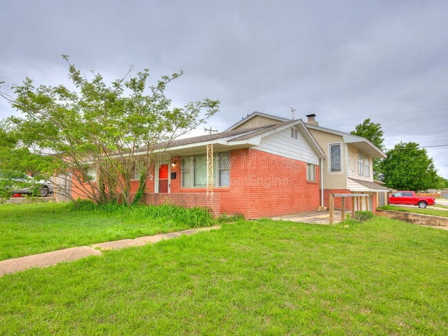 Building Photo - 1802 S Dille Ave