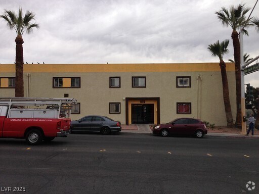 Building Photo - 1116 E Ogden Ave Unit 15 Rental