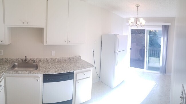 Photo - Utilities Included! Hayward 2-Bedroom with... Unidad 3
