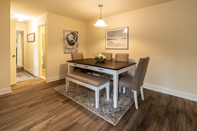 Woodridge Apartments