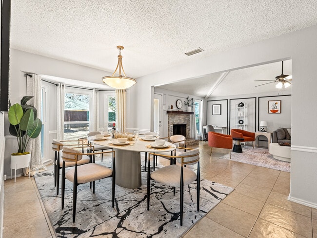 Photo - 1113 Roaring Springs Dr