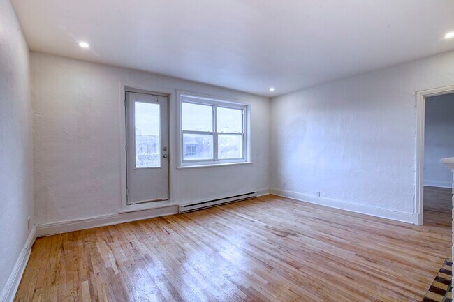 Photo - 4890 Queen Mary Road Unit 0012A