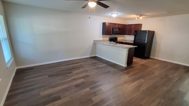 Photo - 609 Cedar Point Dr