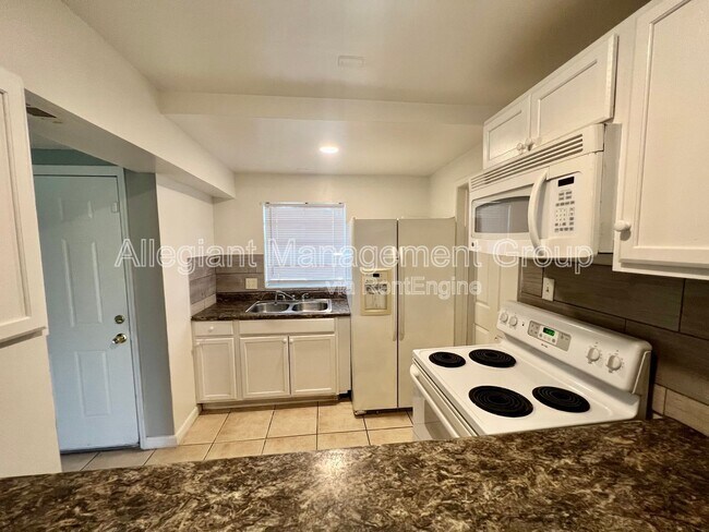 Photo - 624 Royalty Ct Casa Adosada