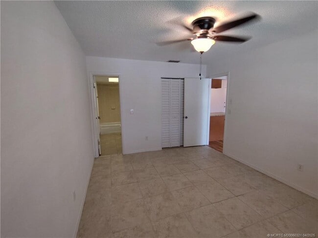 Building Photo - 950 S Kanner Hwy Unit D27