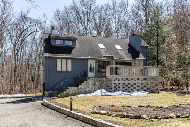 Photo - 421 E Hyerdale Dr House