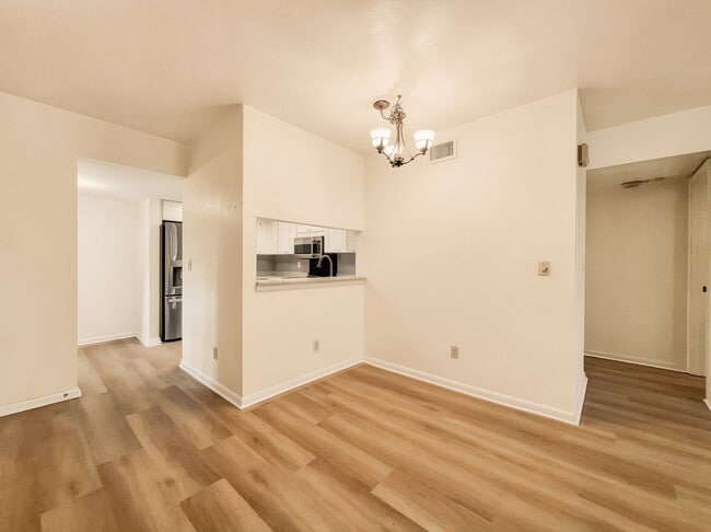 Photo - 1701 Courtyard Way