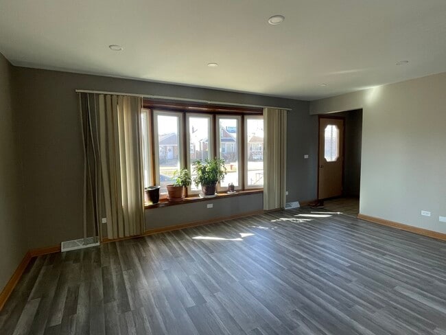 Photo - 3925 N Plainfield Ave