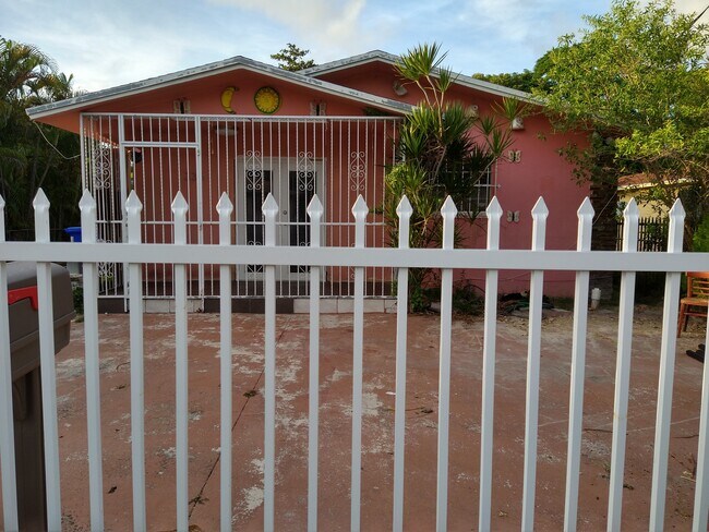 Photo - 335 NW 50th St Unidad 1