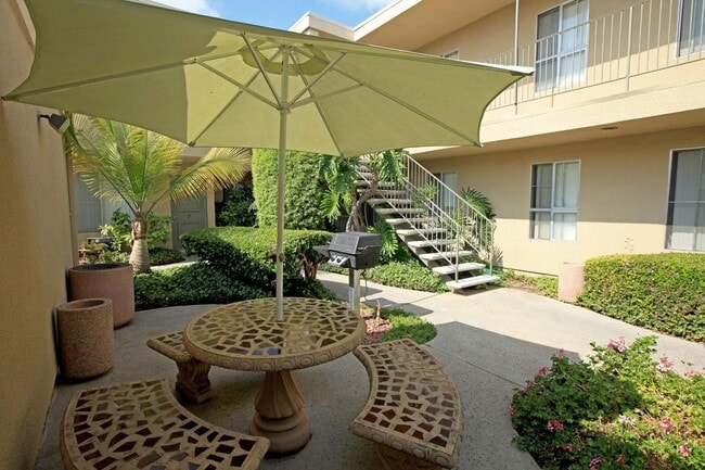 Four Winds Apartments