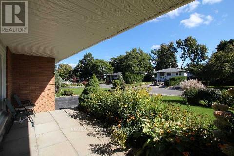 Photo - 73 Fred Varley Dr