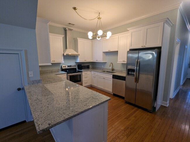 Photo - 305 E Henry St