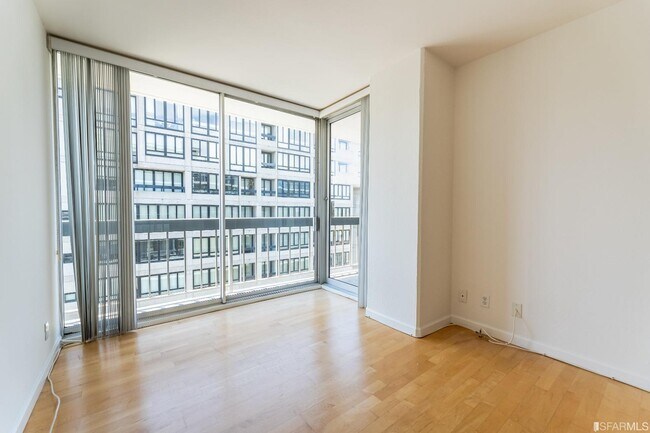 Photo - 1998 Broadway