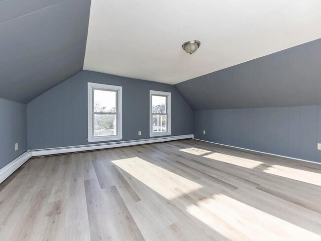 Building Photo - 10 Clinton St Unit 5