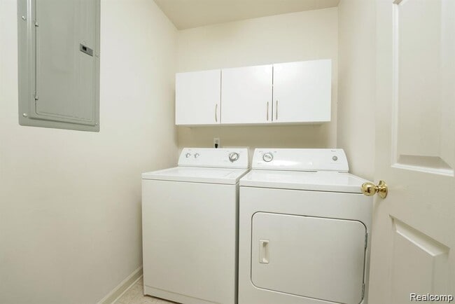 Photo - 4341 Deeside Dr