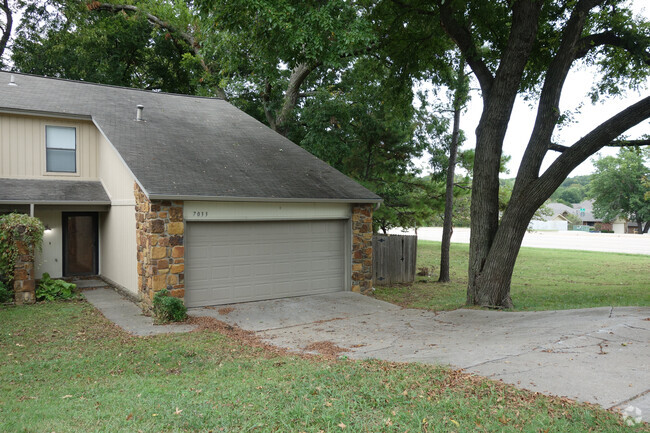 Building Photo - 7033 S Indianapolis Ave Rental