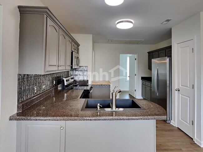 Photo - 5016 Saunders Ter