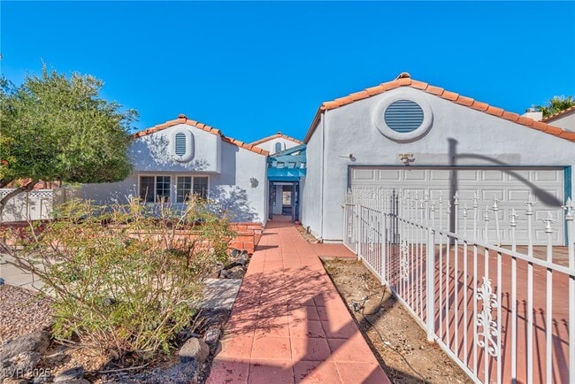 Photo - 2728 Miraflores Ave