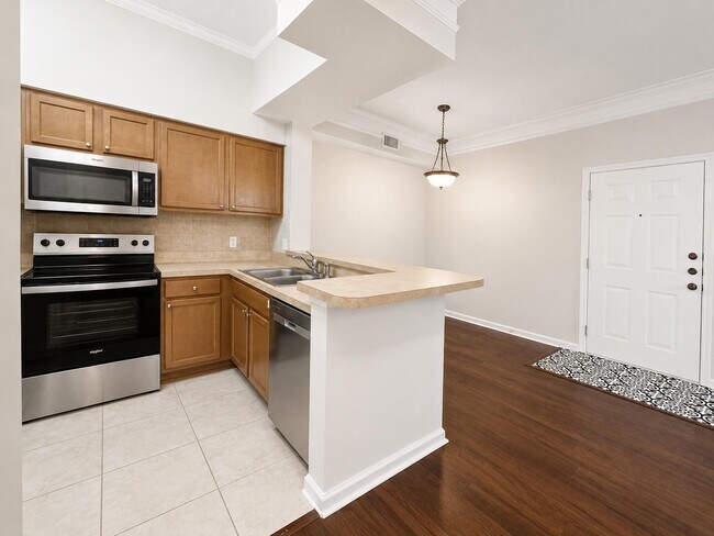 Photo - 2210 Myrtlewood Cir E