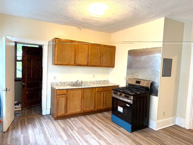 Building Photo - 10 Dennison St Unit 1