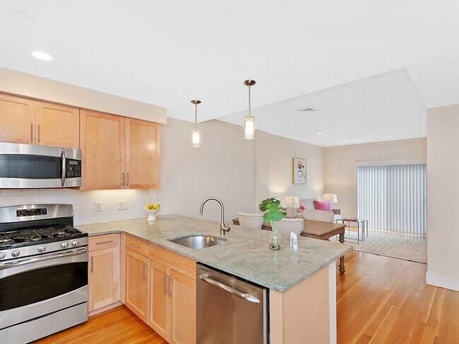 Photo - 321 Hammond Pond Pky Unit 106