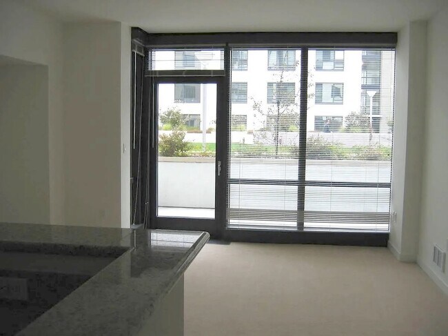 Photo - 260 King St Unit 467