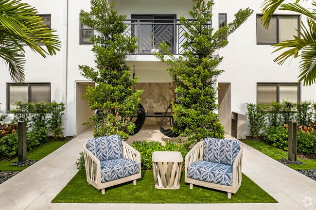 Piscina con terraza