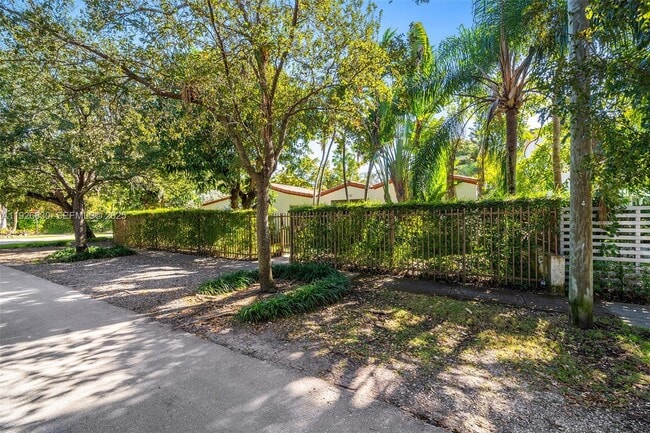 Photo - 2400 Trapp Ave