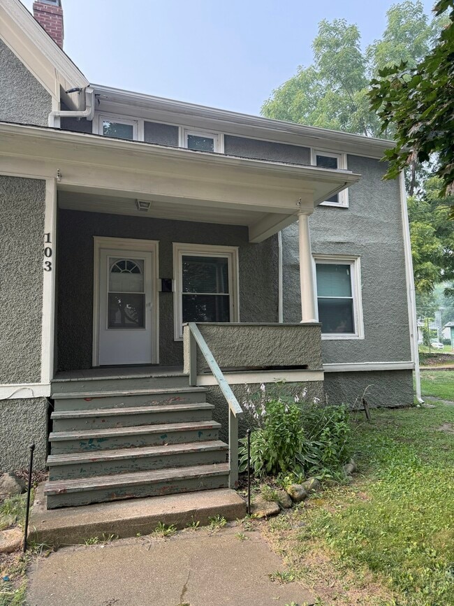 Building Photo - 103 E Mulberry St