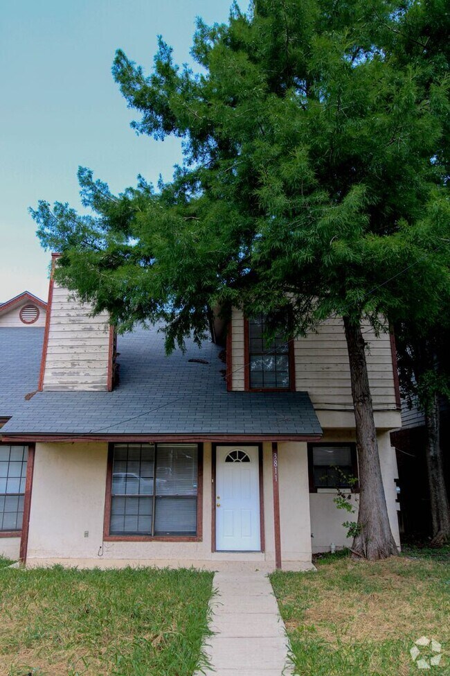 Building Photo - 3811 Bremen Ave Rental